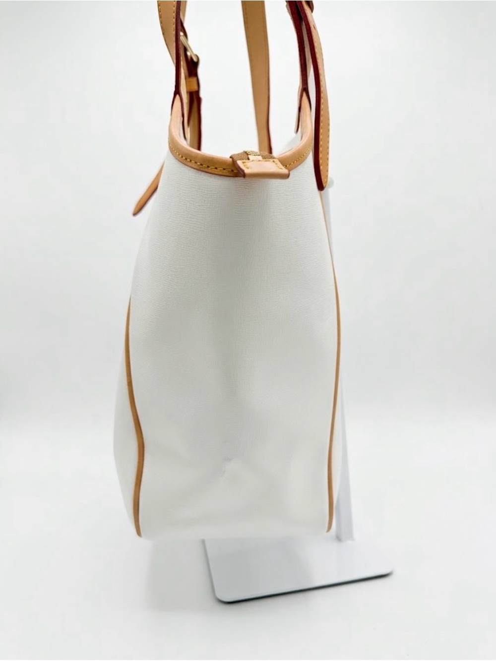 Dooney & Bourke Maddie Shoulder Bag with Tassel. White Saffiano Leather - Picture 5 of 16